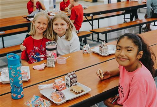 Elementary students in the lunchroom